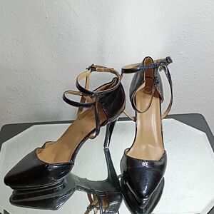 Elegant O By Esquire Black Strappy Heels